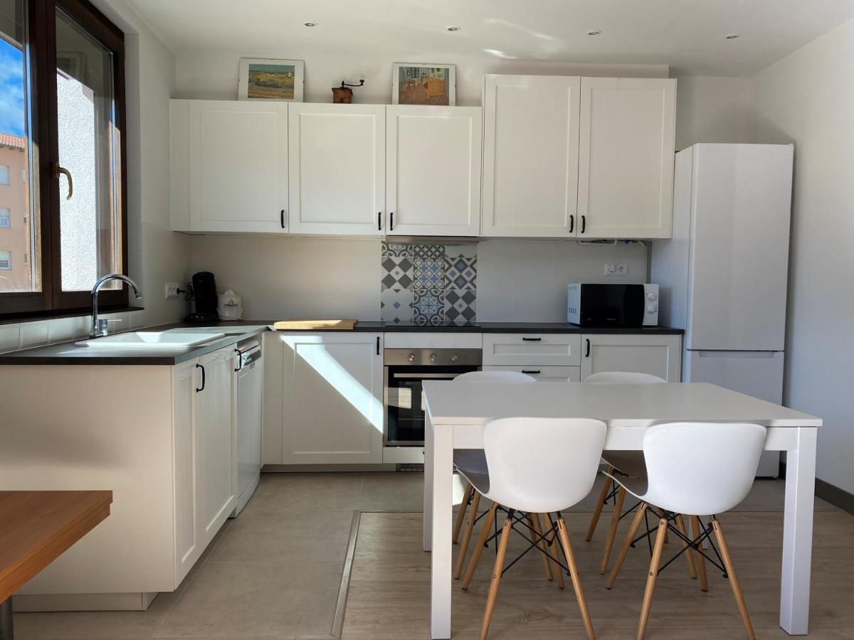 Apartamento Acogedor Сан Хуан де лес Абадесес Екстериор снимка