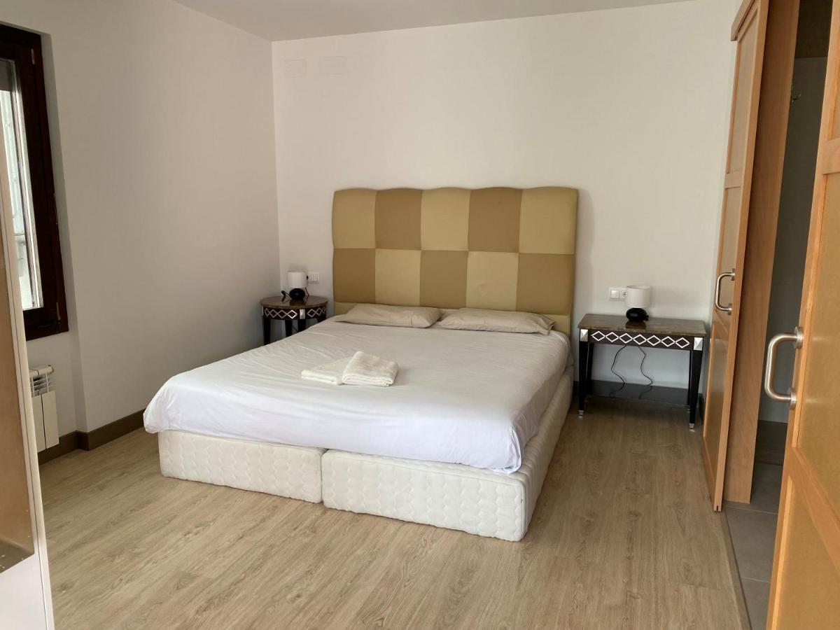 Apartamento Acogedor Сан Хуан де лес Абадесес Екстериор снимка